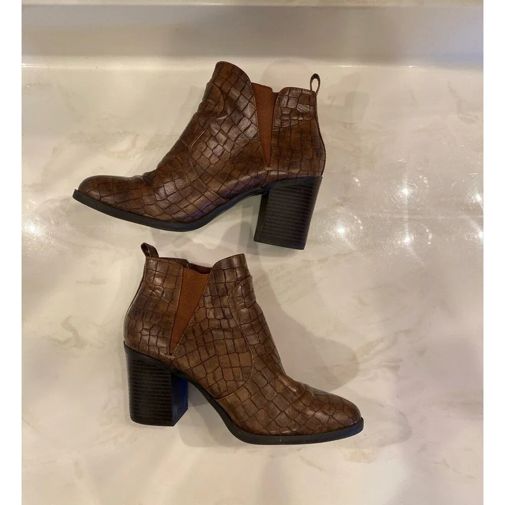 Mia HART Cuban Boots‎ Faux Leather Crocodile Sz 9 M Brown Bootie  Chunky Heel